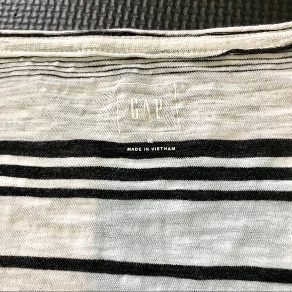 GAP Black & White Stripe Top Size Medium - Picture 5 of 5